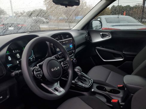 Used 2025 Kia Soul S image 18