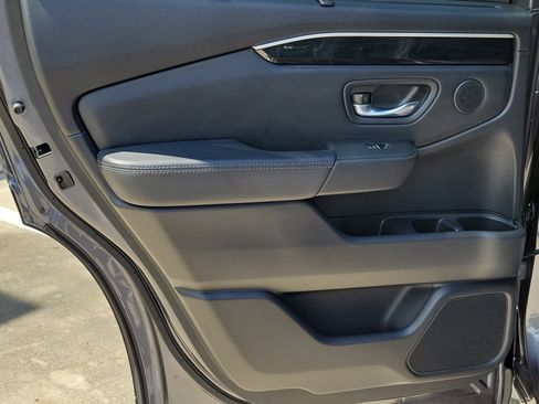 Certified 2025 Honda Pilot Touring image 15