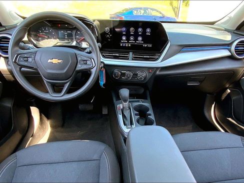 Used 2025 Chevrolet Trax LS image 13