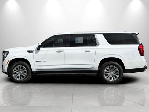 Used 2025 GMC Yukon XL Denali AWD/4WD image 5
