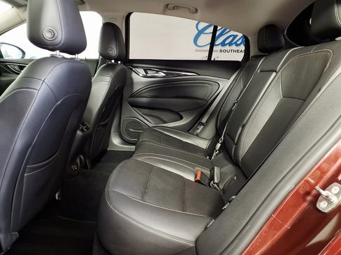 Used 2018 Buick Regal Essence FWD image 8