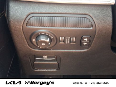 Used 2024 Jeep Wagoneer L Series II w/ Flexible Seating Group AWD/4WD image 27