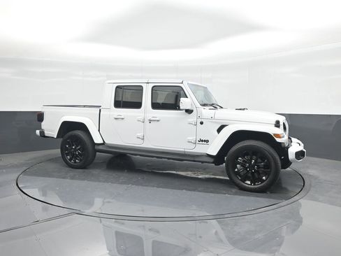 Used 2023 Jeep Gladiator Overland image 11