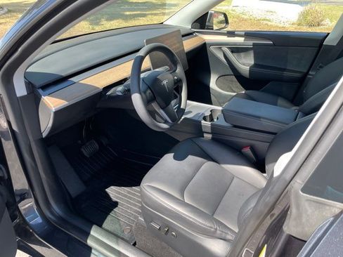 Used 2024 Tesla Model Y Long Range AWD/4WD image 13