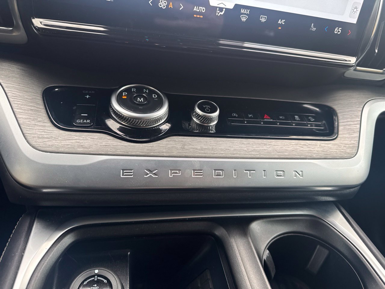 Used 2025 Ford Expedition Platinum AWD/4WD image 13