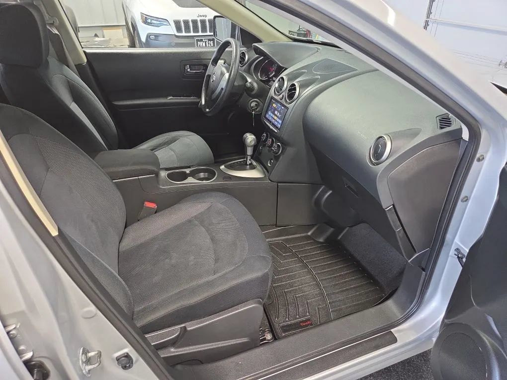 Used 2015 Nissan Rogue S FWD image 17