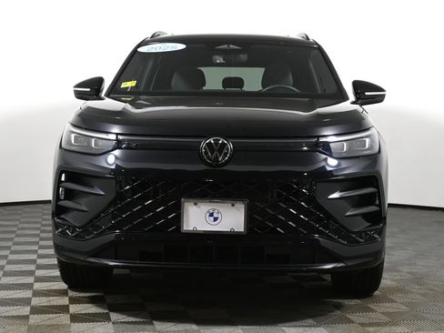 Used 2025 Volkswagen Tiguan SE R-Line AWD/4WD image 10