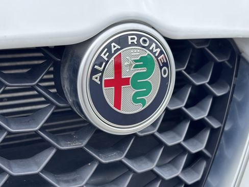 Used 2022 Alfa Romeo Giulia Ti AWD/4WD image 14