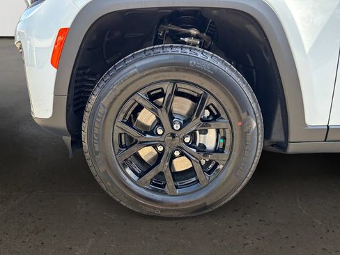 New 2026 Jeep Grand Cherokee L 4WD image 10