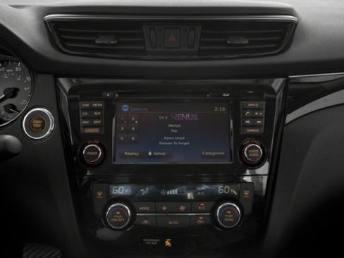 Used 2018 Nissan Rogue Sport SL w/ SL Premium Package image 13