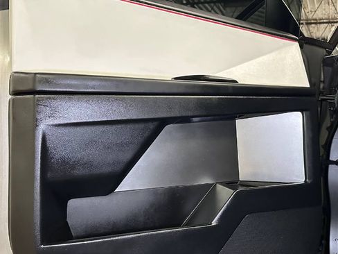 Used 2024 Tesla Cybertruck AWD Crew Cab image 19