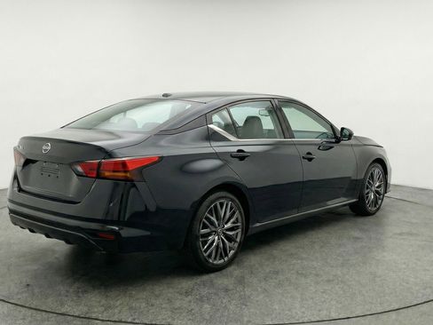 Used 2025 Nissan Altima 2.5 SV FWD image 9