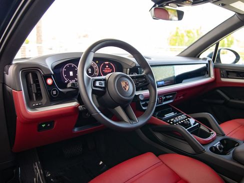 Certified 2026 Porsche Cayenne AWD/4WD image 4