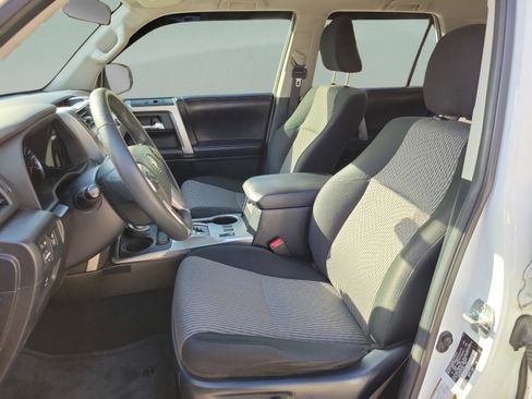 Used 2018 Toyota 4Runner SR5 AWD/4WD image 24