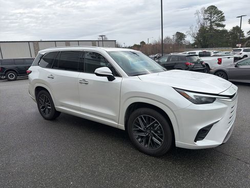 Used 2025 Lexus TX 350 AWD w/ Technology Package image 9