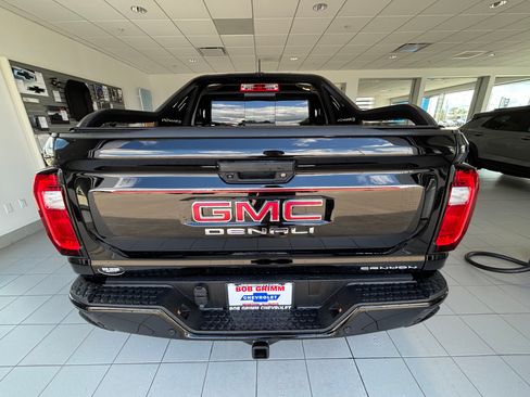 Used 2025 GMC Canyon Denali AWD/4WD image 8
