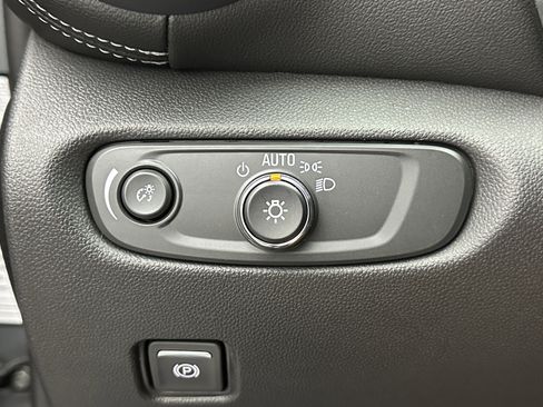 Used 2025 Chevrolet Blazer LT image 21