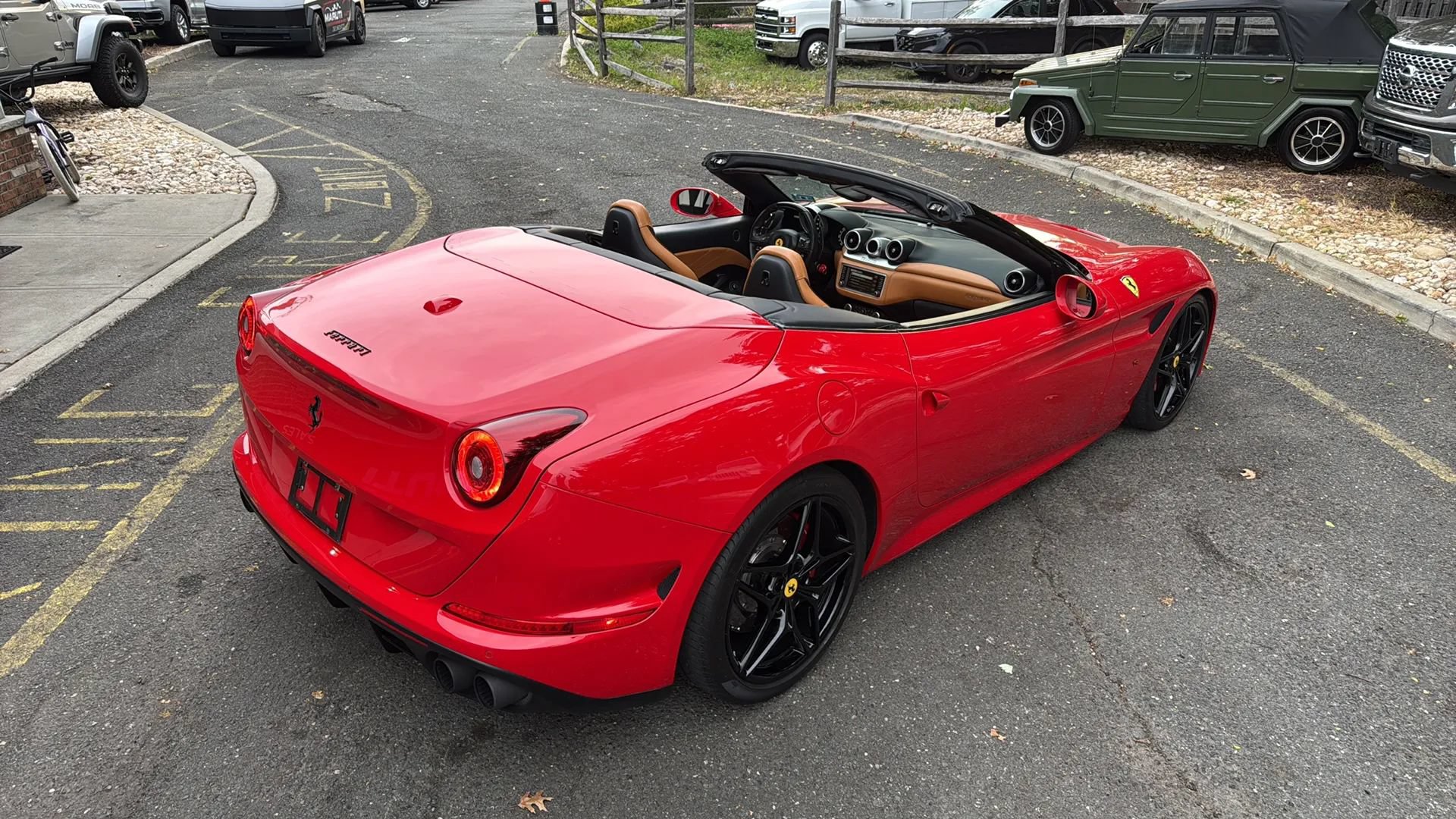 Used 2017 Ferrari California T RWD image 34