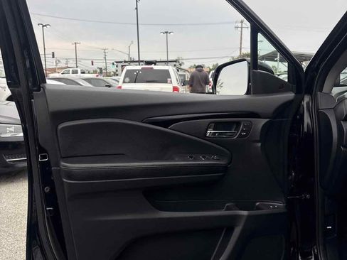 Used 2017 Honda Pilot Elite image 6