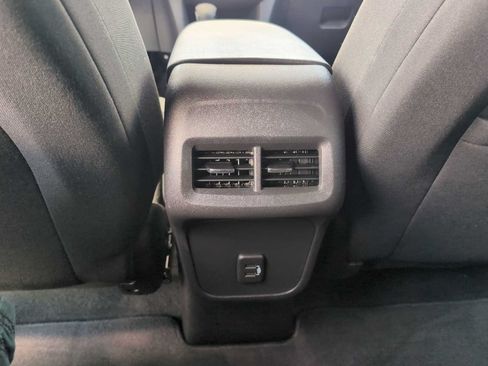 Used 2024 Chevrolet Equinox LT FWD image 20
