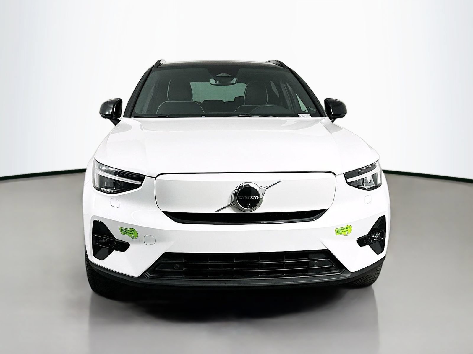 Used 2023 Volvo XC40 Recharge Ultimate w/ Protection Package Premier AWD/4WD image 2