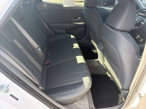 Used 2022 Hyundai Elantra SEL w/ Convenience + Premium Package FWD image 18