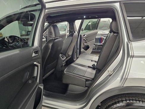 Used 2021 Volkswagen Tiguan SE AWD/4WD image 31