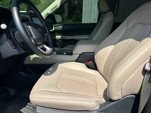 Used 2024 Ford Expedition Limited AWD/4WD image 10