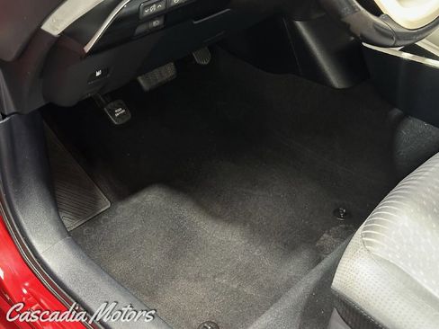 Used 2018 Toyota Prius Three FWD image 24