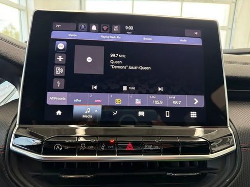 Used 2025 Jeep Compass Trailhawk AWD/4WD image 17