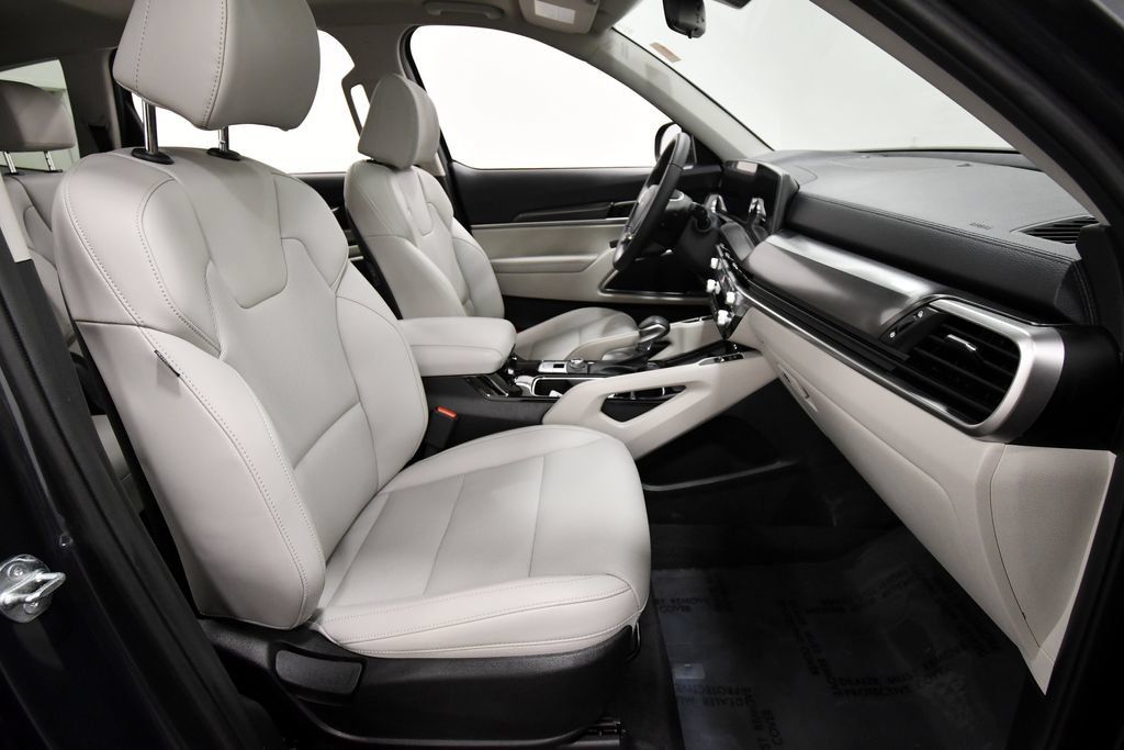 Certified 2024 Kia Telluride S w/ S Sunroof Package AWD/4WD image 19