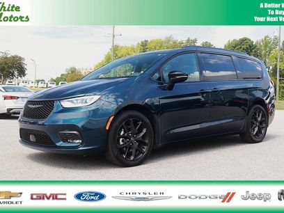 Used 2025 Chrysler Pacifica Limited