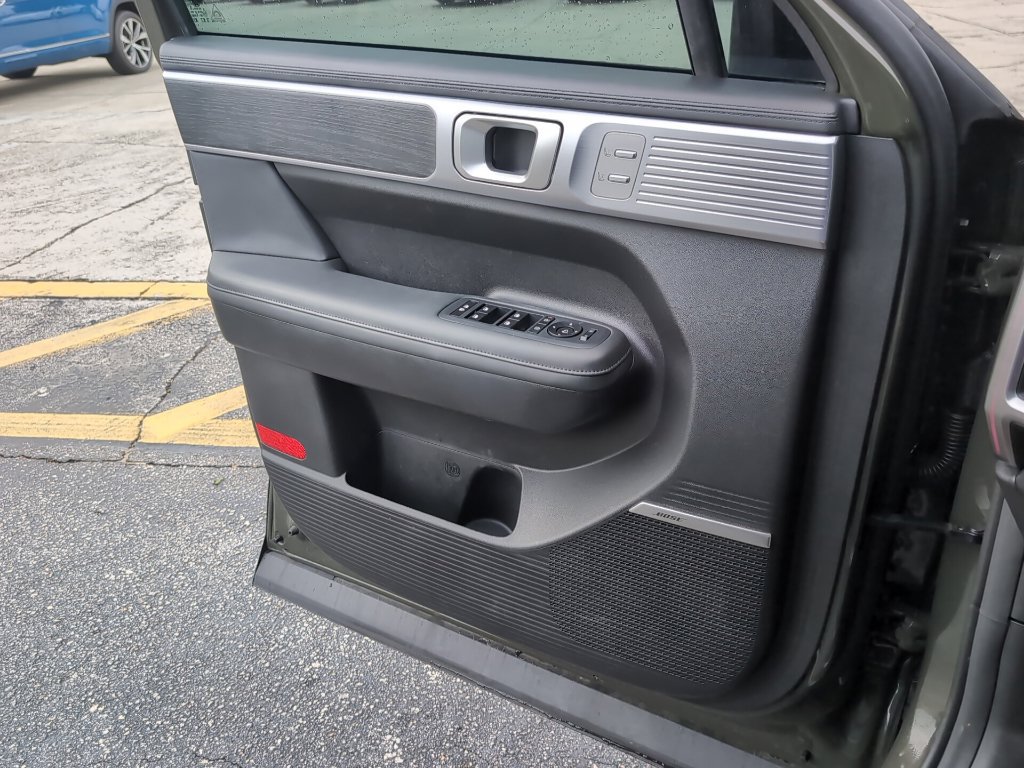 Used 2025 Hyundai Santa Fe Limited FWD image 21
