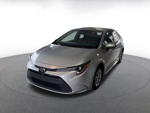 Used 2023 Toyota Corolla LE image 5