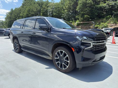 Used 2021 Chevrolet Suburban RST w/ Luxury Package RWD image 4