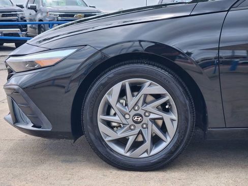 Used 2024 Hyundai Elantra SEL FWD image 8