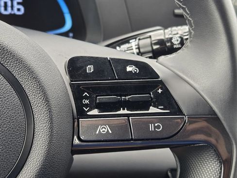 Certified 2025 Hyundai Elantra Sport image 24