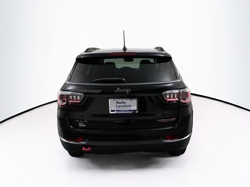Used 2022 Jeep Compass Trailhawk w/ Trailhawk Convenience Group AWD/4WD image 6