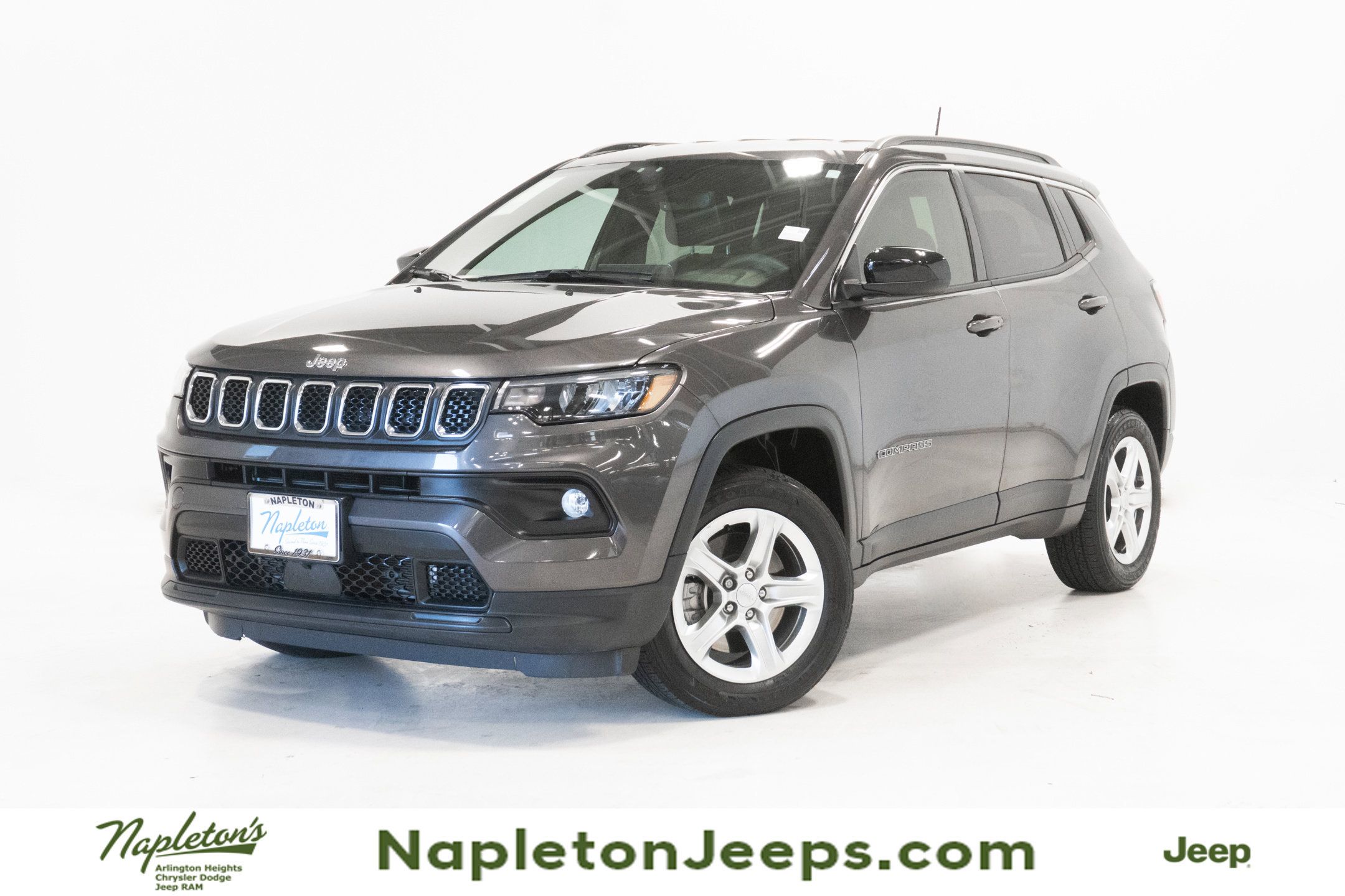 Used 2024 Jeep Compass Latitude w/ Convenience Group AWD/4WD image 1