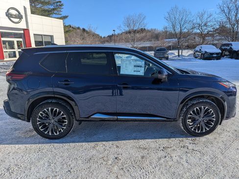 New 2026 Nissan Rogue Platinum image 8