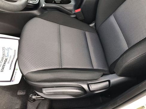 Certified 2025 Kia Soul LX w/ LX Technology Package FWD image 12