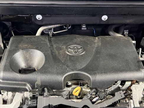 Used 2021 Toyota RAV4 XLE image 29