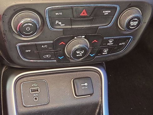 Used 2018 Jeep Compass Latitude w/ Popular Equipment Group image 15