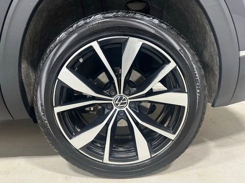 Certified 2024 Volkswagen Atlas SEL Premium R-Line image 22