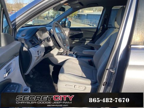 Used 2017 Honda Pilot EX image 9
