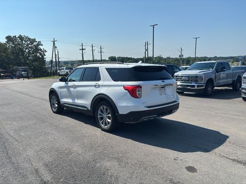 Used 2022 Ford Explorer XLT w/ Equipment Group 202A RWD image 2