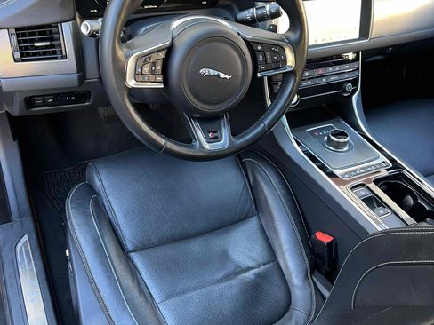 Used 2017 Jaguar XF S image 32