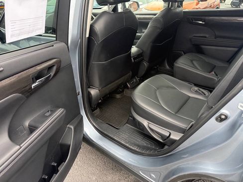 Used 2020 Toyota Highlander Limited image 10