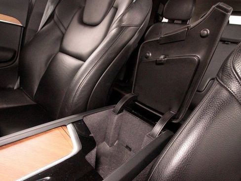 Certified 2022 Volvo XC90 T6 Momentum w/ Protection Package image 46