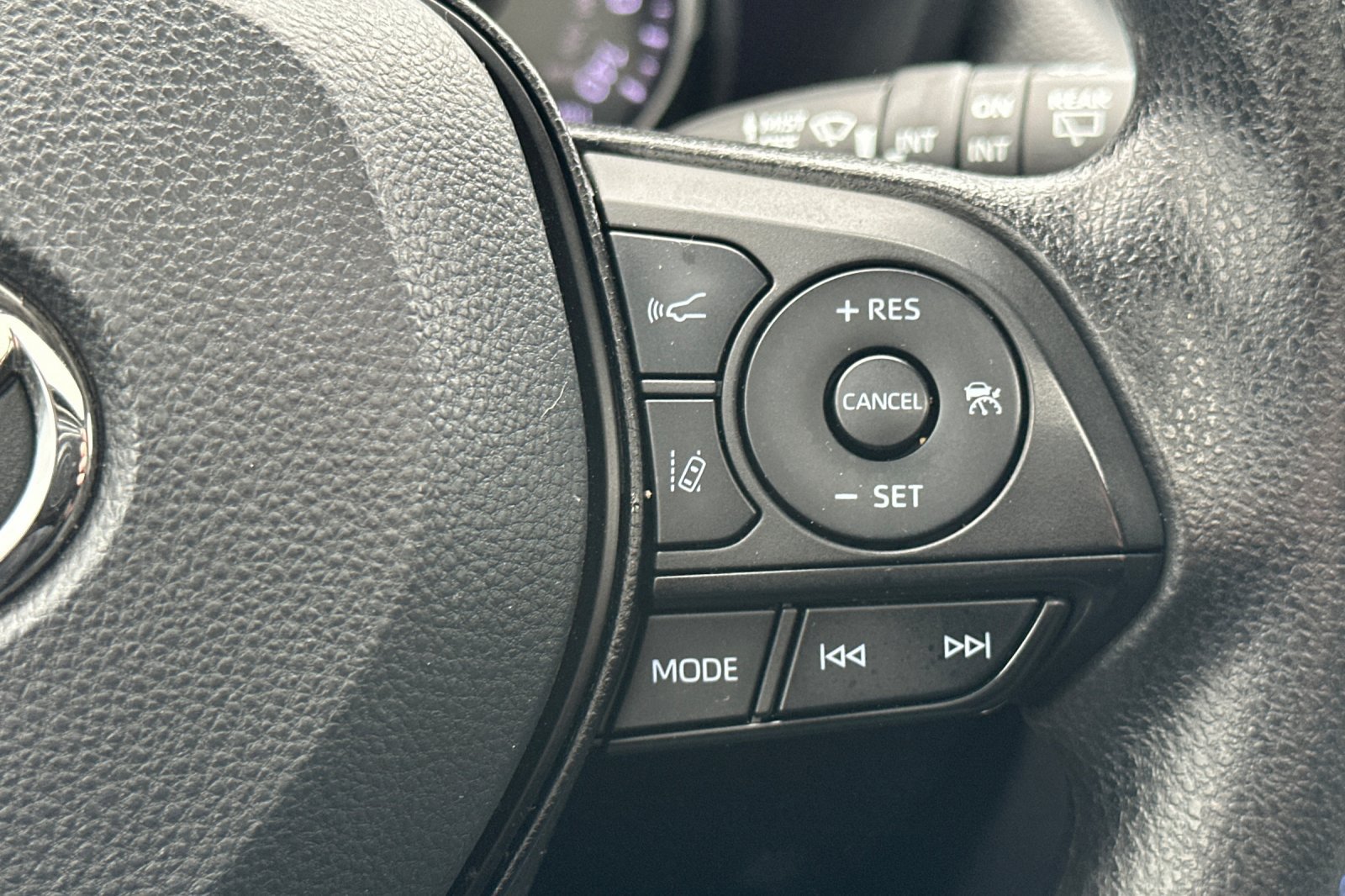 Used 2022 Toyota RAV4 XLE w/ Convenience Package AWD/4WD image 27